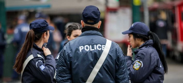«Καμπάνες» από την Τροχαία για αντικανονική χρήση του κινητού -431 παραβάσεις σε τρεις ημέρες